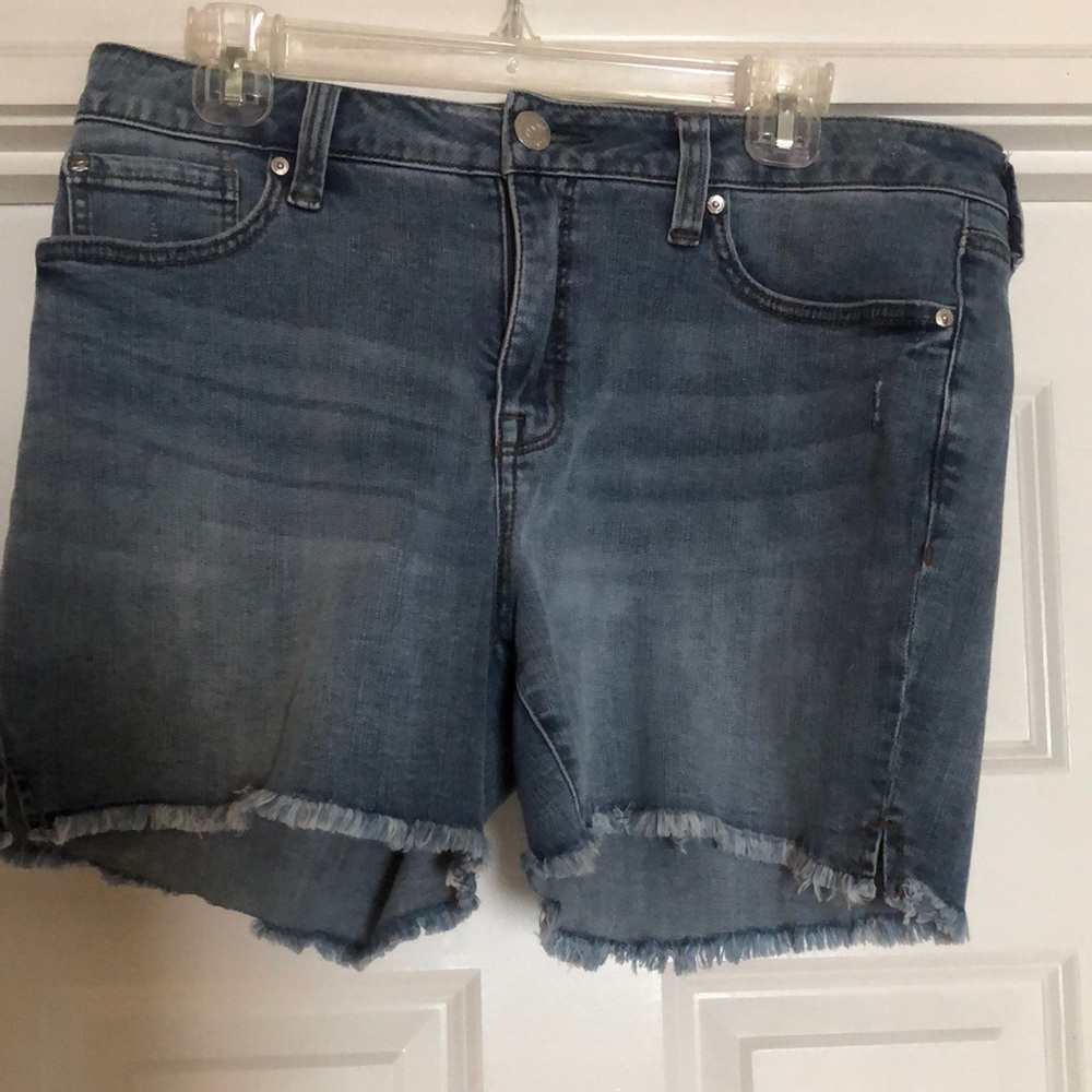 Seven7 brand Jean shorts with fringe bottoms